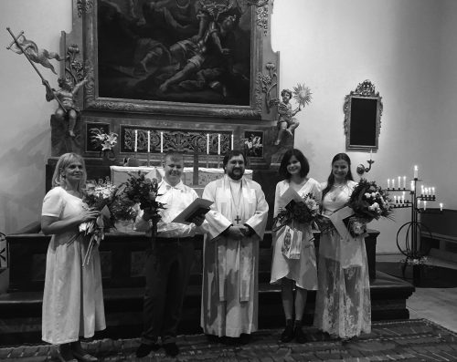 Ģimenes dienas dievkalpojums ar iesvētībām Stokholmā. No kreisās: S. Leja Bojsten, O. Kļaviņš, māc. K. Žols, G. Valatkeviča, E. Musule